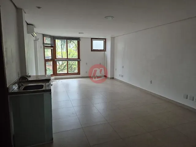 Sala com 43m², à venda, no bairro Petrópolis em Porto Alegre