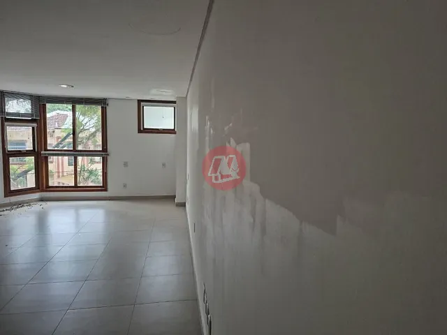 Sala com 43m², à venda, no bairro Petrópolis em Porto Alegre