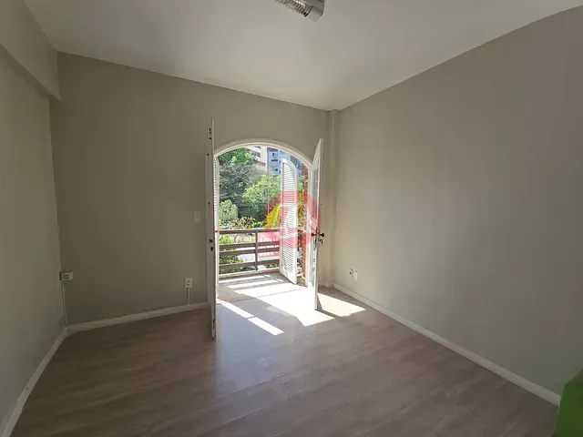 Sala à venda ou para alugar, no bairro Rio Branco em Porto Alegre
