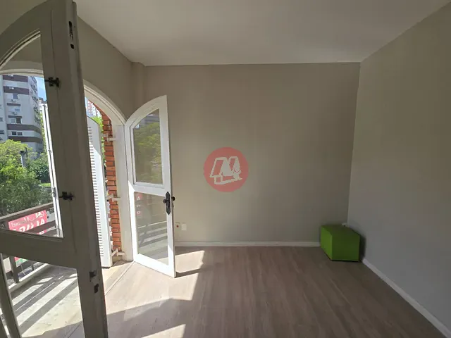 Sala à venda ou para alugar, no bairro Rio Branco em Porto Alegre