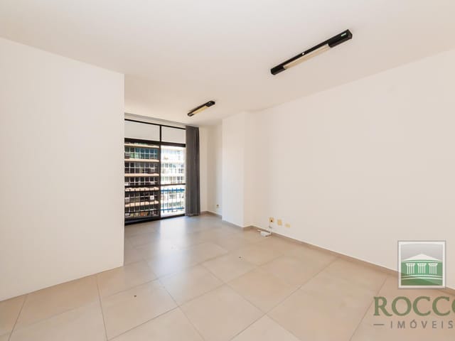 Sala à venda, no bairro Centro Cívico em Curitiba