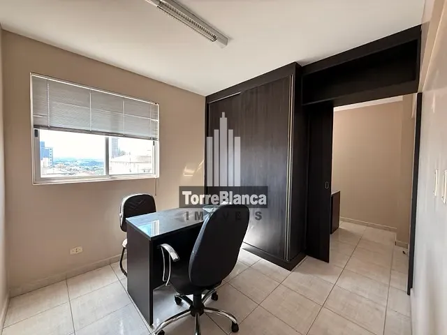 Sala com 28m², para alugar, no bairro Centro em Ponta Grossa