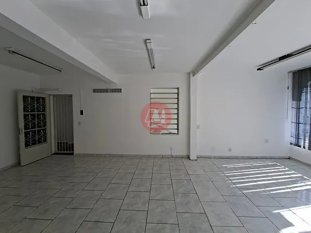 Sala à venda ou para alugar, no bairro Rio Branco em Porto Alegre