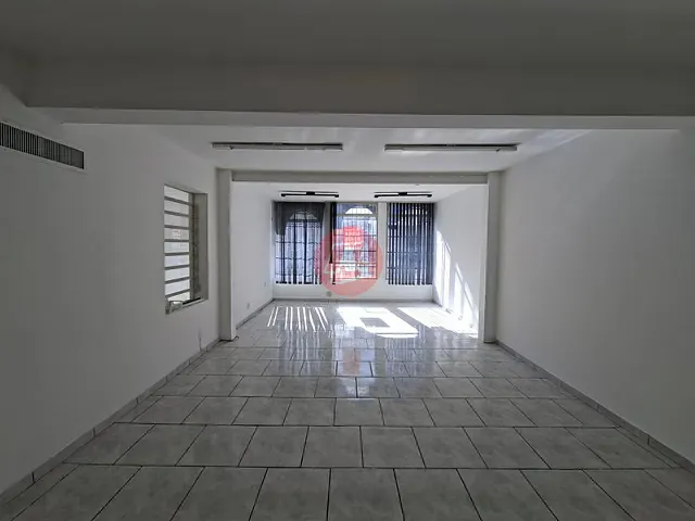 Sala à venda ou para alugar, no bairro Rio Branco em Porto Alegre