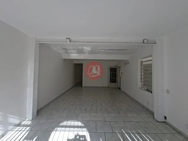 Sala à venda ou para alugar, no bairro Rio Branco em Porto Alegre