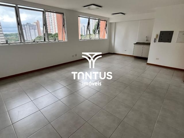 Sala para alugar, no bairro Mossunguê em Curitiba