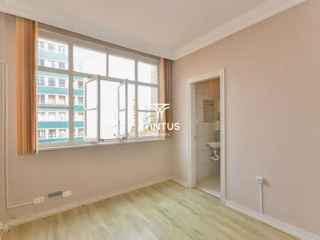 Sala à venda, no bairro Centro em Curitiba