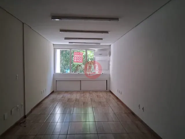 Sala com 51m², à venda ou para alugar, no bairro Menino Deus em Porto Alegre