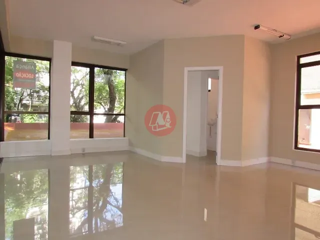 Sala com 47m², para alugar, no bairro Floresta em Porto Alegre