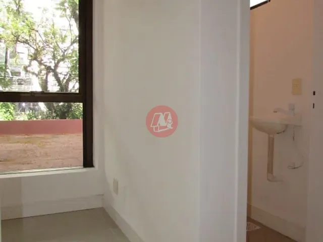Sala com 47m², para alugar, no bairro Floresta em Porto Alegre