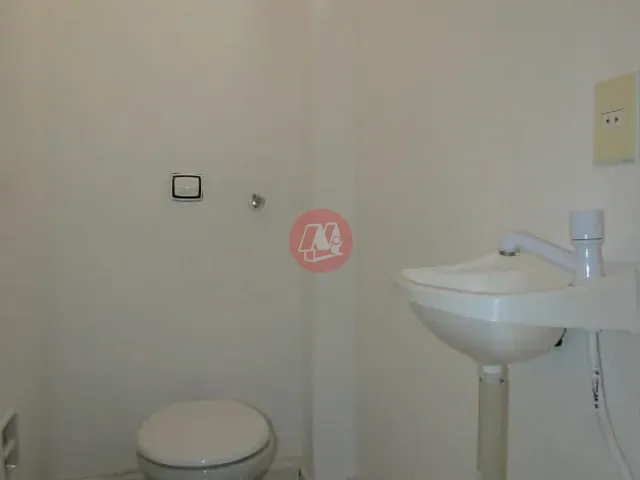 Sala com 47m², para alugar, no bairro Floresta em Porto Alegre