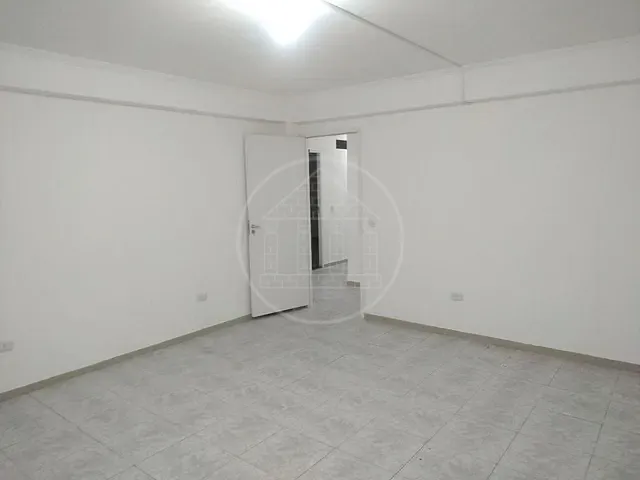 Sala com 22m², para alugar, no bairro Cidade Dutra em São Paulo