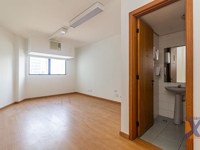 Sala para alugar, no bairro Centro em Curitiba