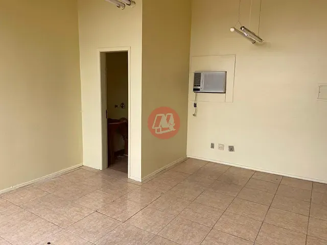Sala com 20m², para alugar, no bairro Rio Branco em Porto Alegre