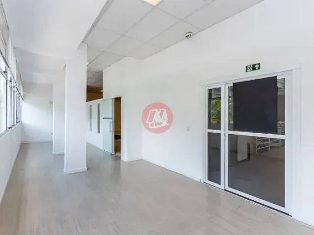 Sala com 136m², para alugar, no bairro Petrópolis em Porto Alegre