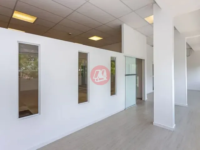 Sala com 136m², para alugar, no bairro Petrópolis em Porto Alegre