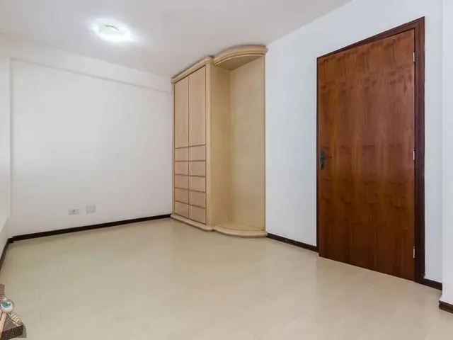 Sala à venda, no bairro Água Verde em Curitiba