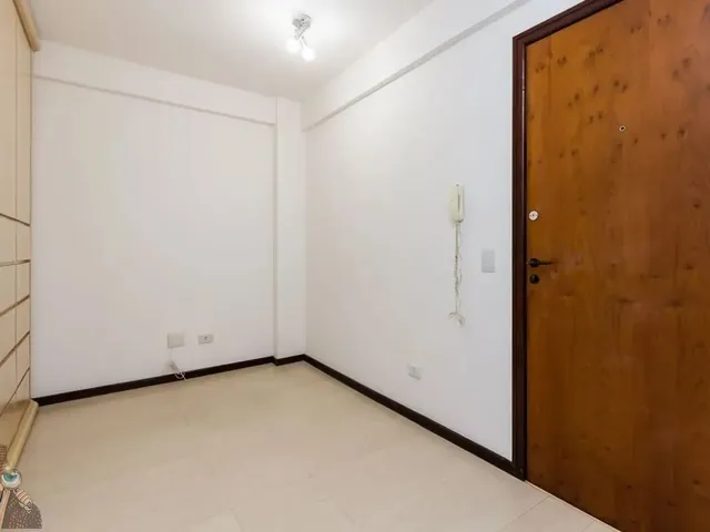 Sala à venda, no bairro Água Verde em Curitiba