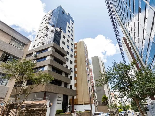Sala à venda, no bairro Água Verde em Curitiba