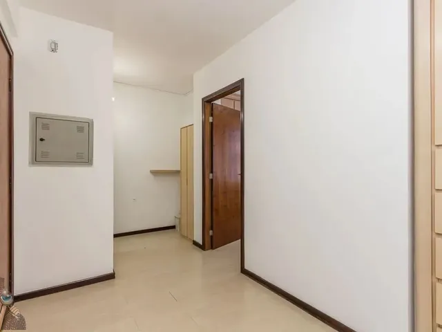 Sala à venda, no bairro Água Verde em Curitiba