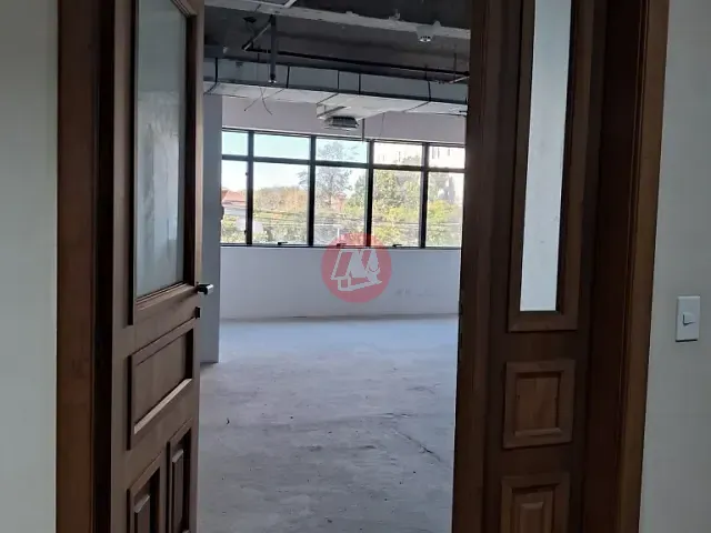 Sala com 48m², para alugar, no bairro Auxiliadora em Porto Alegre