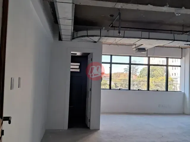 Sala com 48m², para alugar, no bairro Auxiliadora em Porto Alegre