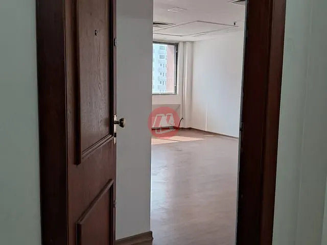 Sala com 40m², para alugar, no bairro Auxiliadora em Porto Alegre
