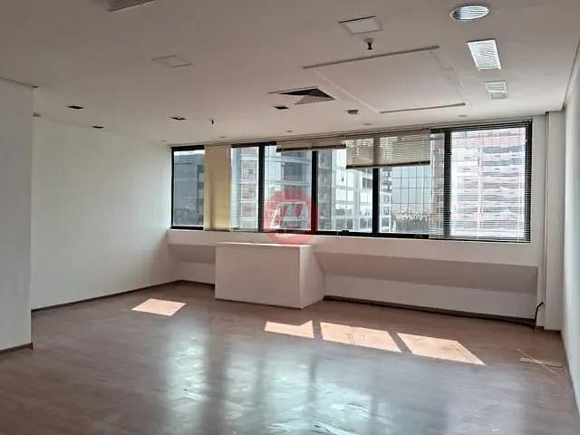 Sala com 40m², para alugar, no bairro Auxiliadora em Porto Alegre
