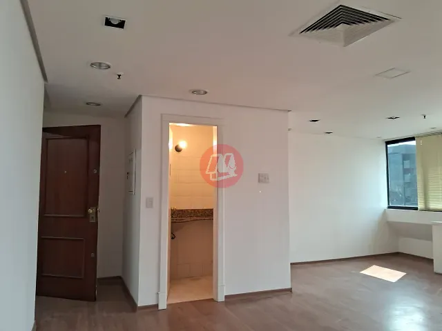 Sala com 40m², para alugar, no bairro Auxiliadora em Porto Alegre