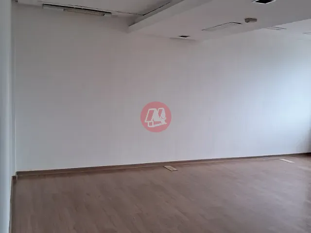 Sala com 40m², para alugar, no bairro Auxiliadora em Porto Alegre