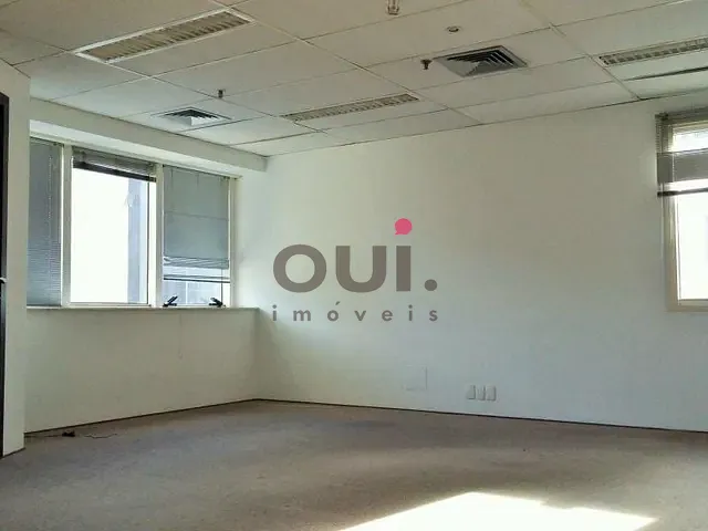 Sala à venda ou para alugar, no bairro Vila Olímpia em São Paulo