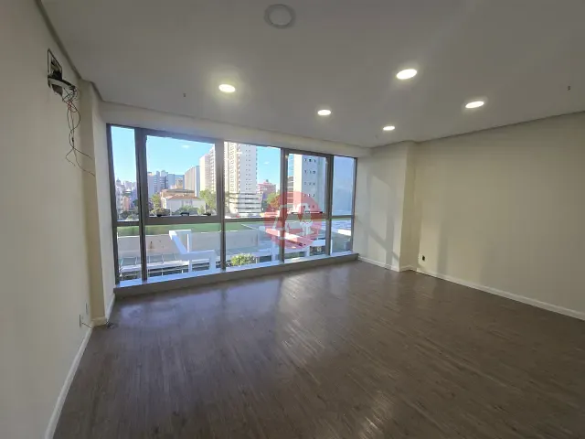 Sala à venda ou para alugar, no bairro Praia de Belas em Porto Alegre
