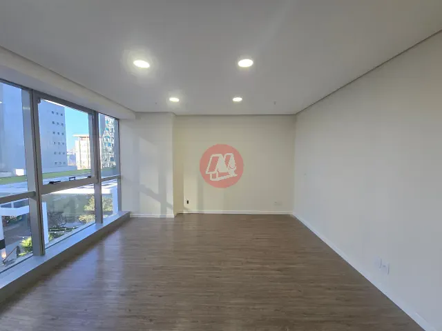 Sala à venda ou para alugar, no bairro Praia de Belas em Porto Alegre