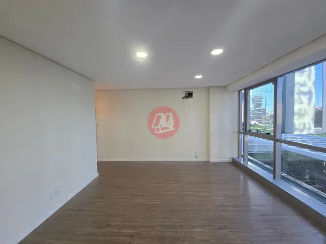 Sala à venda ou para alugar, no bairro Praia de Belas em Porto Alegre