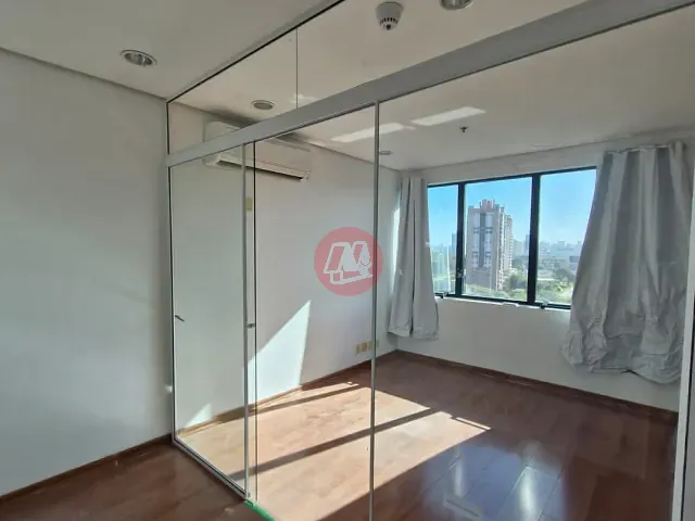Sala à venda, no bairro Praia de Belas em Porto Alegre