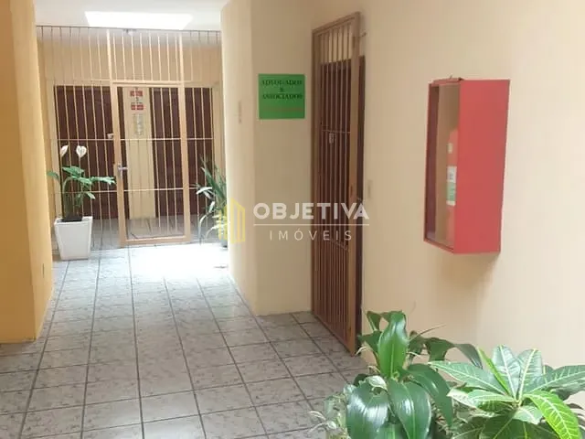 Sala com 60m², para alugar, no bairro Petrópolis em Porto Alegre