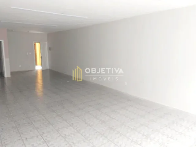 Sala com 60m², para alugar, no bairro Petrópolis em Porto Alegre