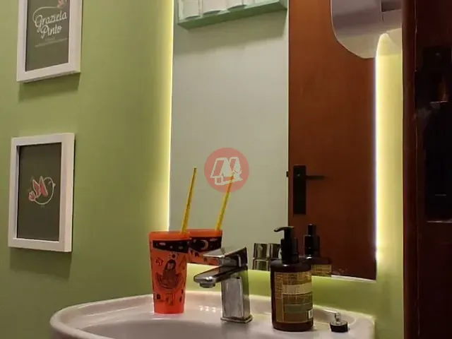 Sala à venda, no bairro Rio Branco em Porto Alegre