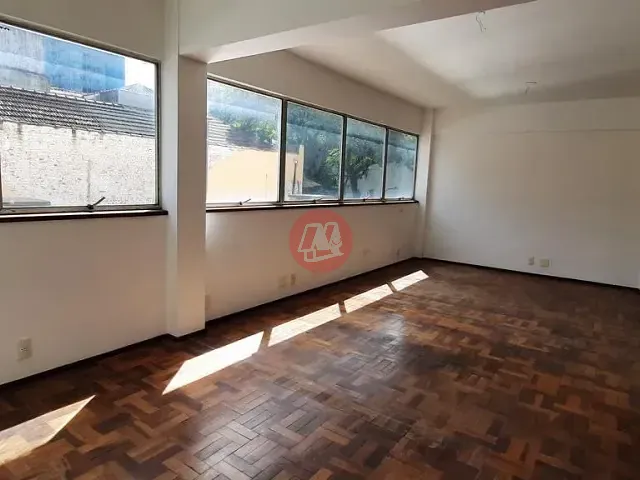 Sala com 42m², para alugar, no bairro Auxiliadora em Porto Alegre