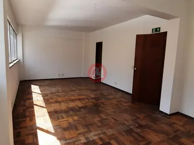 Sala com 42m², para alugar, no bairro Auxiliadora em Porto Alegre