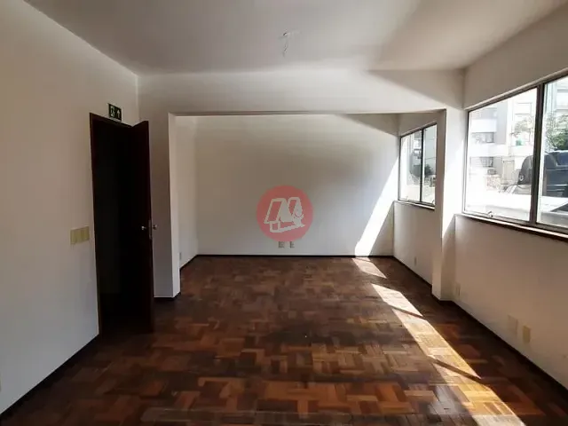 Sala com 42m², para alugar, no bairro Auxiliadora em Porto Alegre