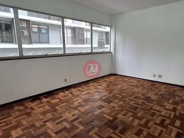 Sala com 32m², para alugar, no bairro Auxiliadora em Porto Alegre