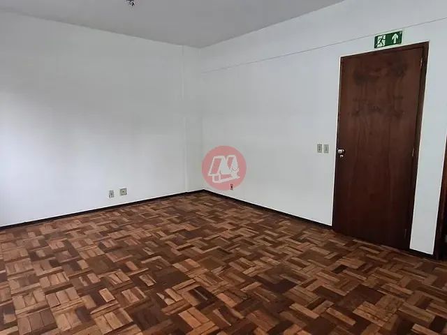 Sala com 32m², para alugar, no bairro Auxiliadora em Porto Alegre