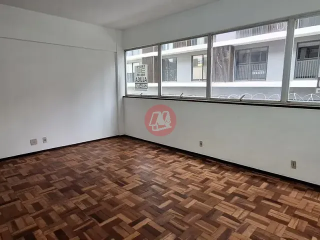 Sala com 32m², para alugar, no bairro Auxiliadora em Porto Alegre