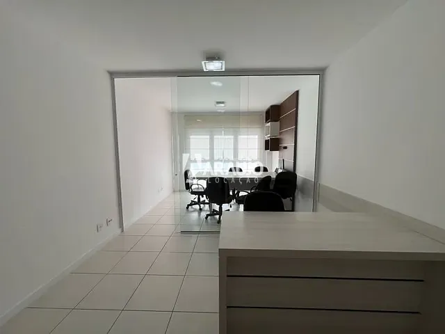 Sala para alugar, no bairro Centro em Itajaí
