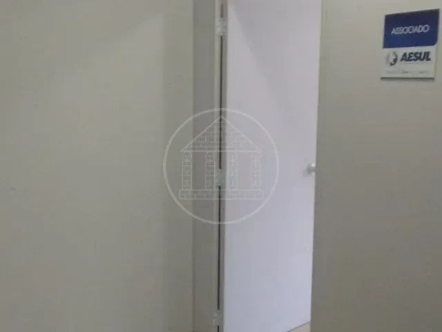 Sala com 40m², para alugar, no bairro Cidade Dutra em São Paulo