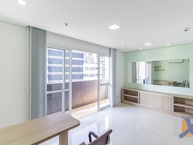 Sala à venda, no bairro Água Verde em Curitiba