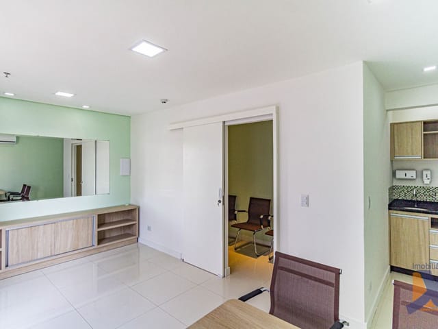 Sala à venda, no bairro Água Verde em Curitiba