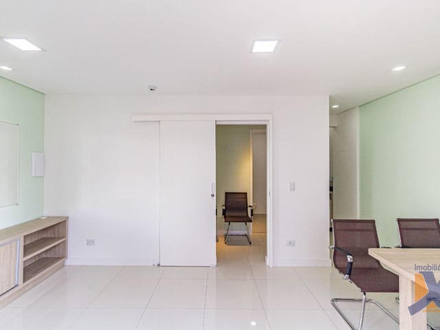 Sala à venda, no bairro Água Verde em Curitiba