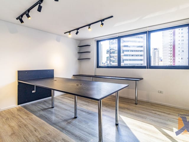 Sala para alugar, no bairro Água Verde em Curitiba